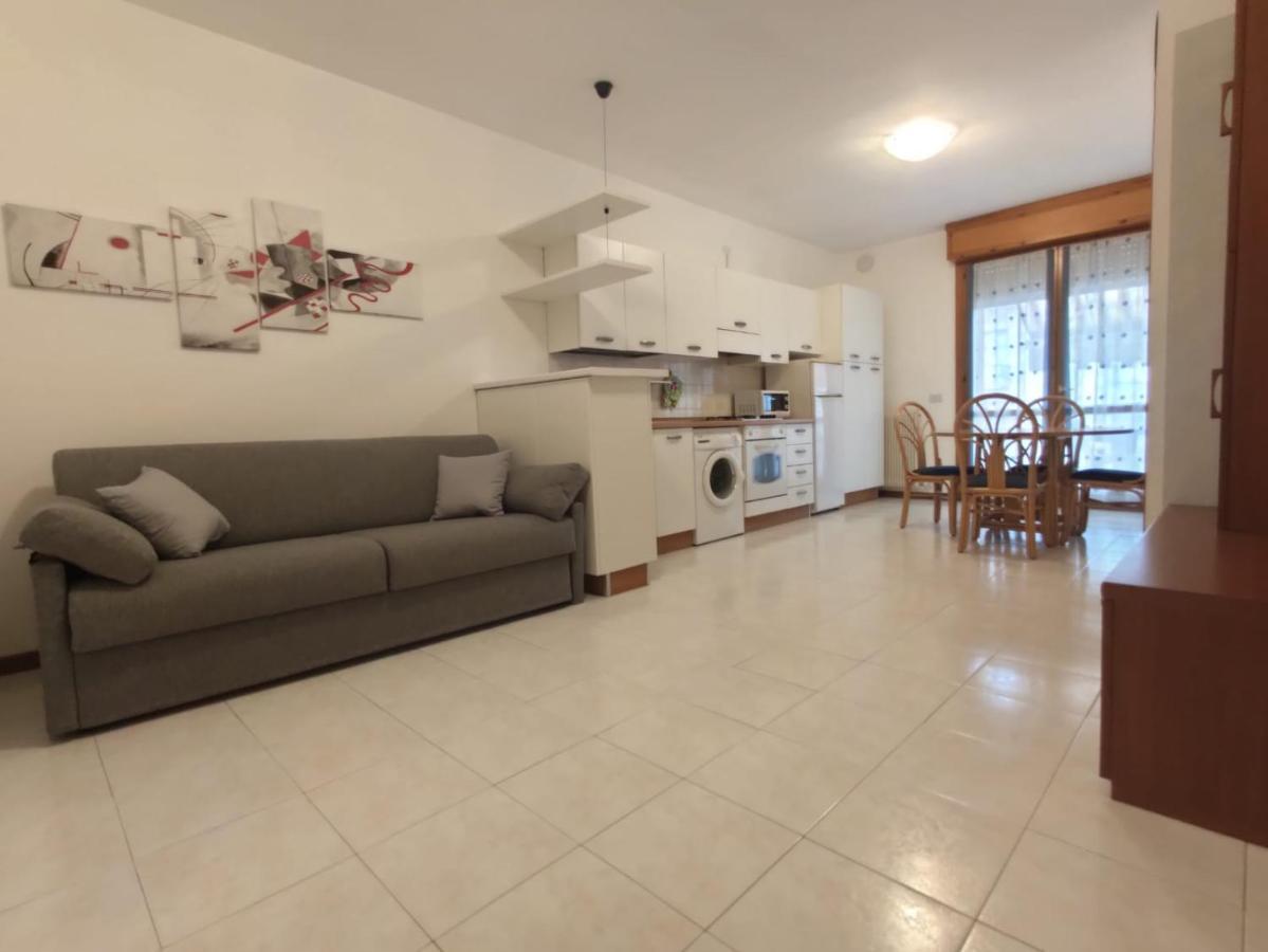 Bafile 18 - Piazza Marconi - Centrale - 50 Mt Dal Mare Lido di Jesolo Luaran gambar