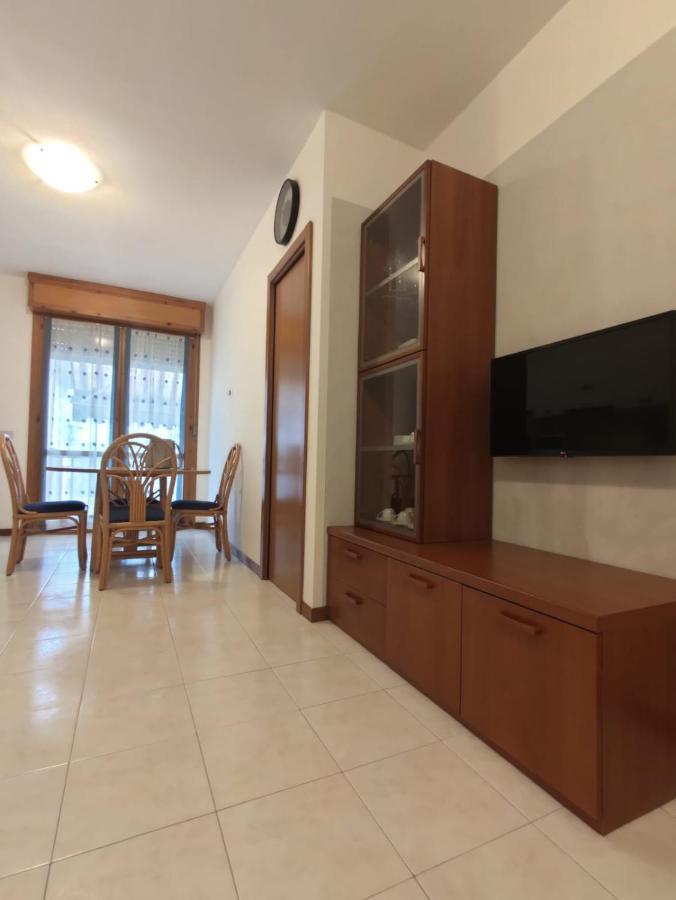 Bafile 18 - Piazza Marconi - Centrale - 50 Mt Dal Mare Lido di Jesolo Luaran gambar