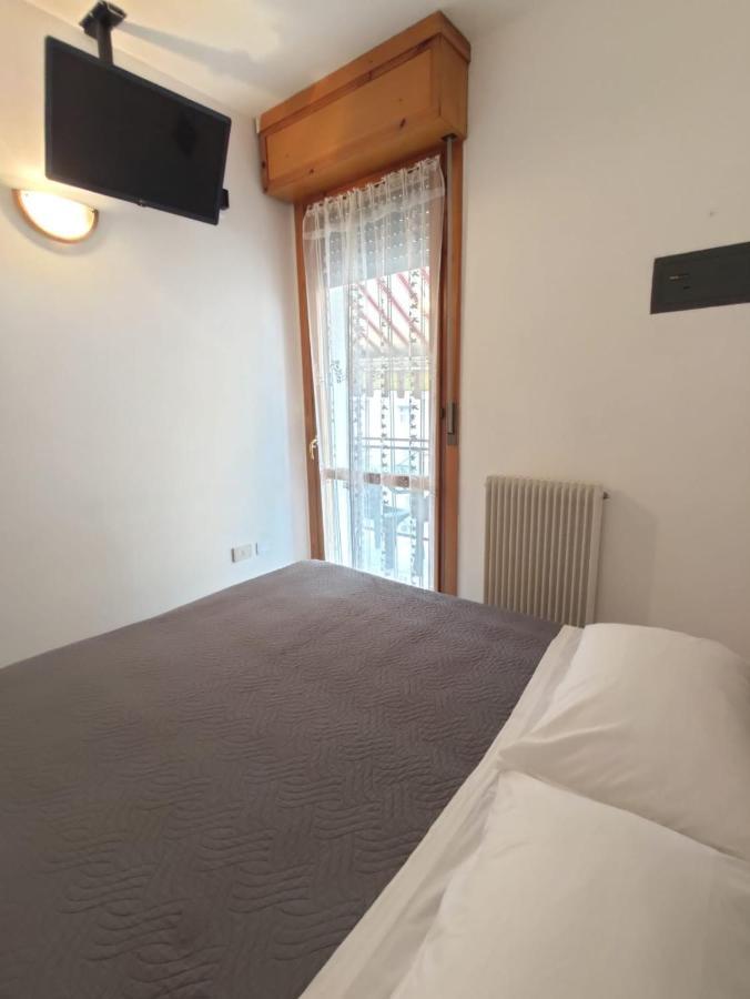 Bafile 18 - Piazza Marconi - Centrale - 50 Mt Dal Mare Lido di Jesolo Luaran gambar