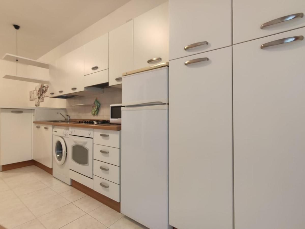 Bafile 18 - Piazza Marconi - Centrale - 50 Mt Dal Mare Lido di Jesolo Luaran gambar