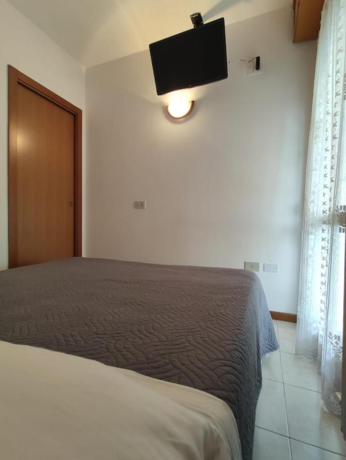 Bafile 18 - Piazza Marconi - Centrale - 50 Mt Dal Mare Lido di Jesolo Luaran gambar